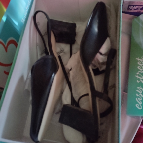 Women sz. 11 Black Shoes - Picture 2 of 3